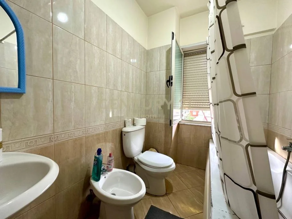 Tirane, jepet me qera apartament 2+1+Ballkon Kati 4, 100 m² 600 € (Eduart Mano)