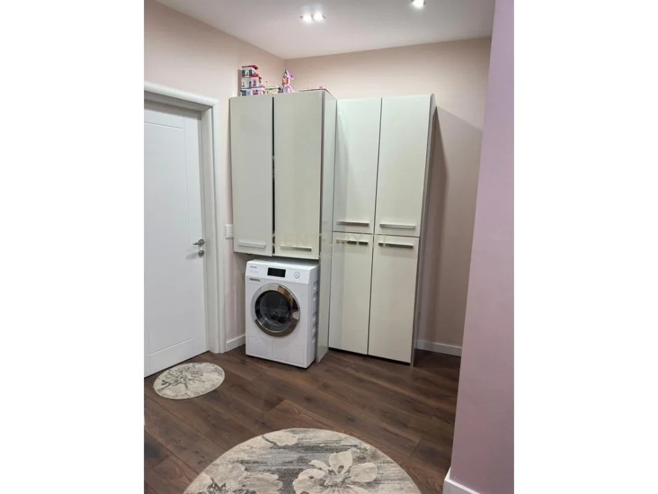 Shqiperi, jepet me qera apartament 1+1+Ballkon Kati 2, 75 m² 600 € (LIQENI I THATË)