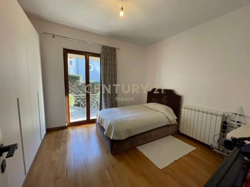 Tirane, jepet me qera Vile 2 Katshe Kati 0, 500 m² 4.500 € (Neom127346)