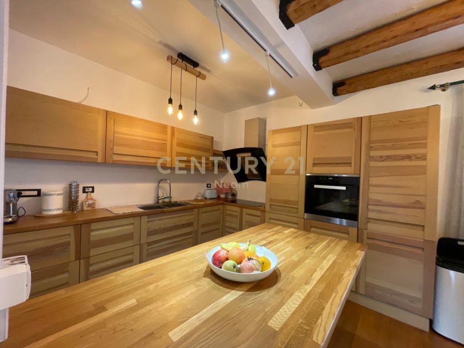 Tirane, jepet me qera Vile 2 Katshe Kati 0, 500 m² 4.500 € (Neom127346)