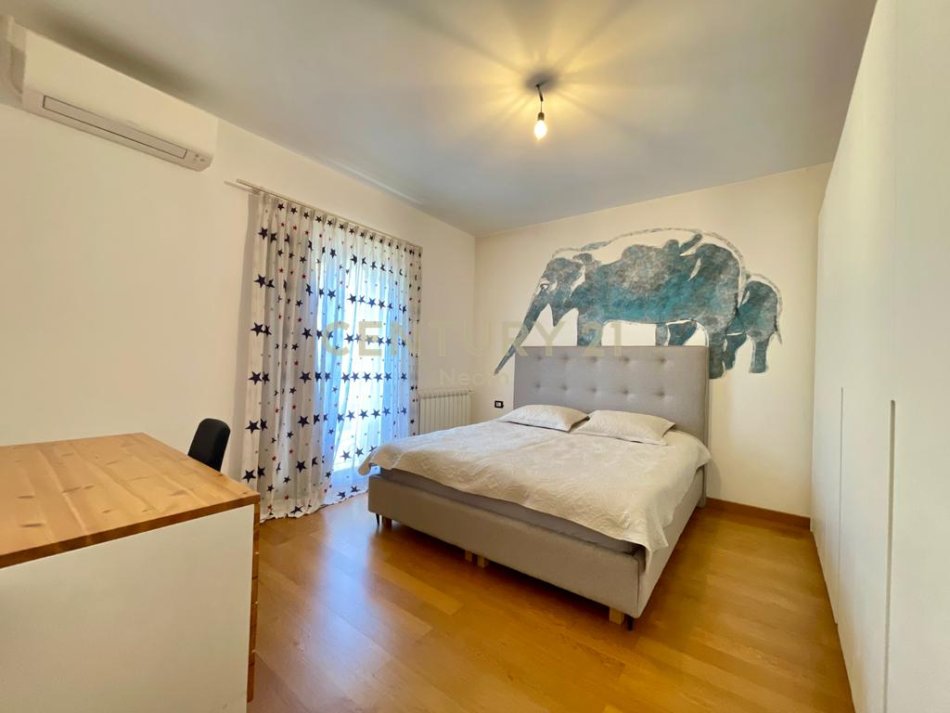 Tirane, jepet me qera Vile 2 Katshe Kati 0, 500 m² 4.500 € (Neom127346)