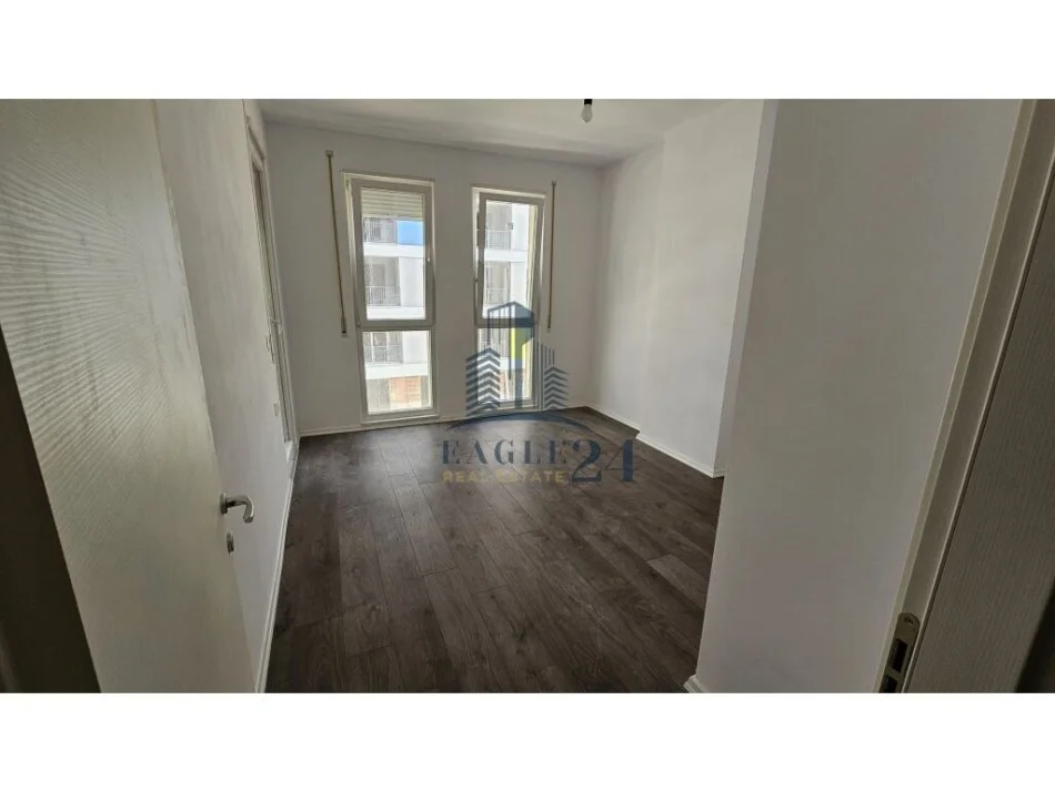 Tirane, shitet apartament 1+1+Aneks Kati 3, 71.000 € (univers city)