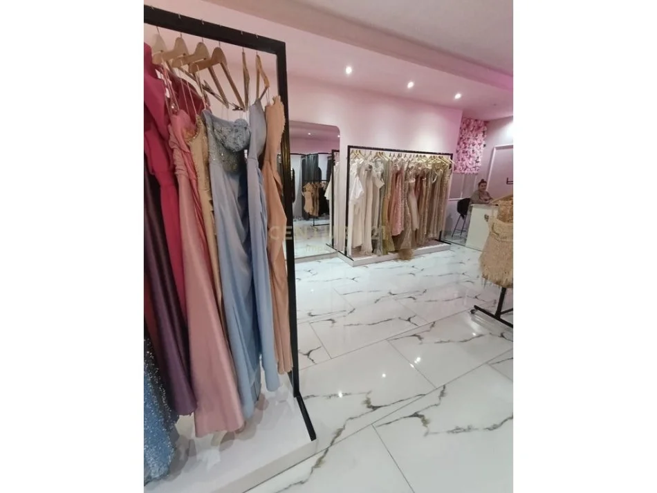 Tirane, shitet 2+1 Kati 2, (misto mame)