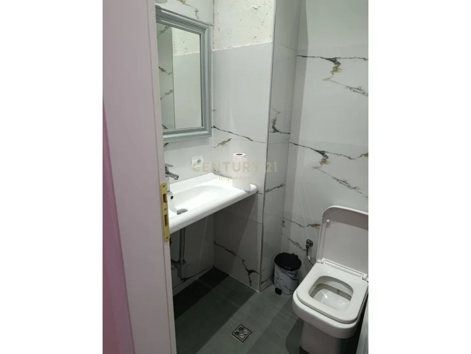 Tirane, jepet me qera ambjent biznesi Kati 2, 107 m² 900 € (misto mame)