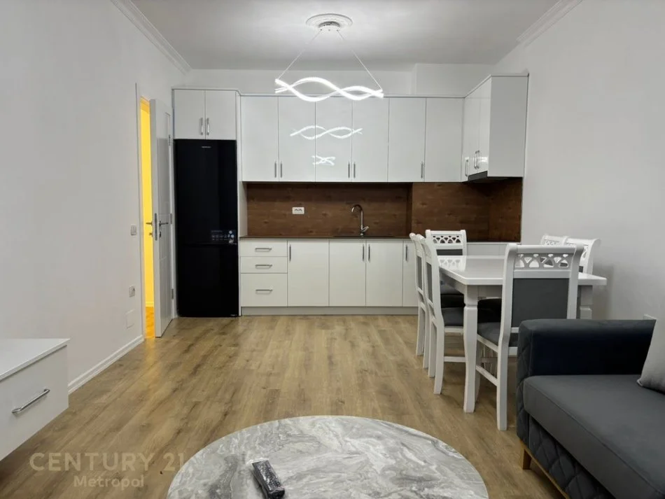 Tirane, jepet me qera apartament 2+1+Ballkon Kati 2, 86 m² 450 € (qtu)