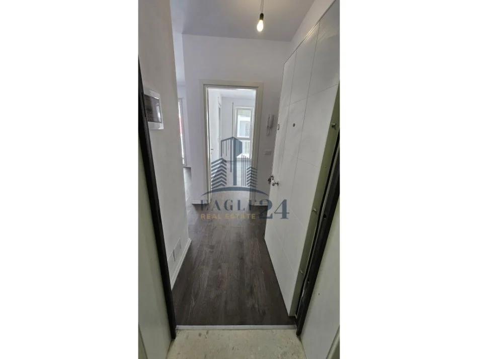 Tirane, shitet apartament 1+1+Aneks Kati 3, 71.000 € (univers city)