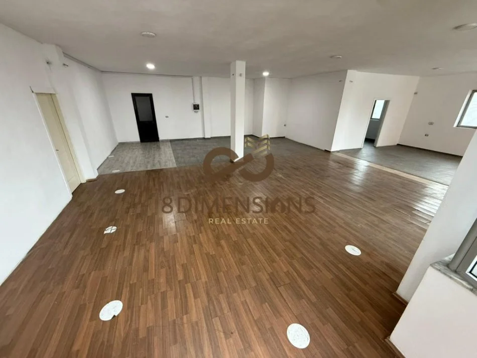 Tirane, jepet me qera zyre Kati 2, 170 m² 650 € (astir)