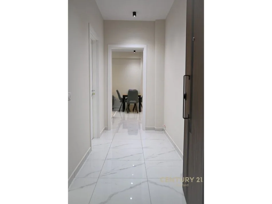 Tirane, shitet apartament 1+1+Ballkon Kati 5, 67 m² 92.000 € (qender kamez)
