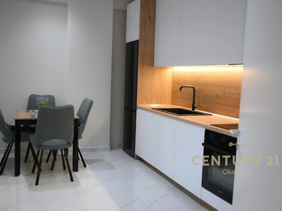 Tirane, shitet apartament 1+1+Ballkon Kati 5, 67 m² 92.000 € (qender kamez)