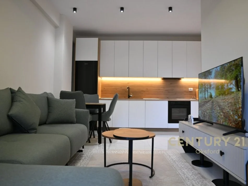 Tirane, shitet apartament 1+1+Ballkon Kati 5, 67 m² 92.000 € (qender kamez)