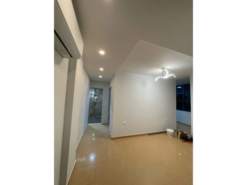 Tirane, shitet apartament 1+1 Kati 5, 62 m² 87.000 € (fresku)