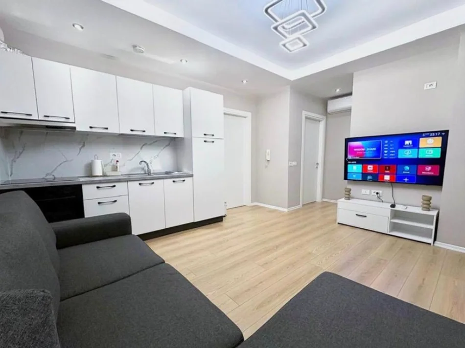 Tirane, jepet me qera apartament 2+1 Kati 1, 800 € 