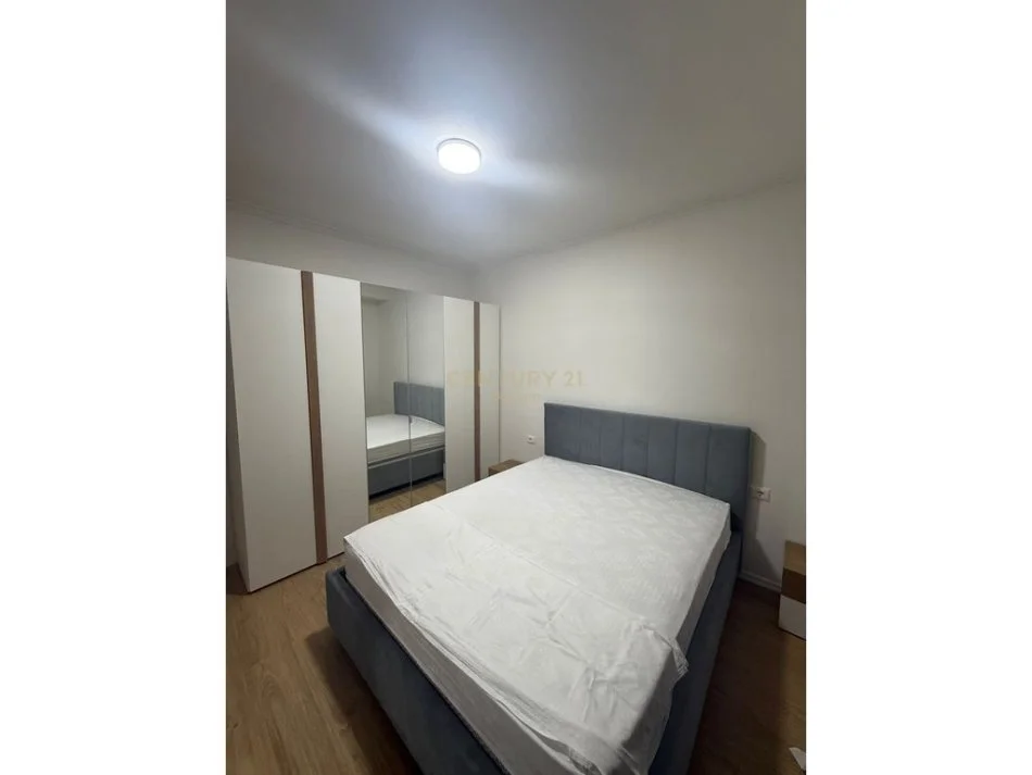 Tirane, jepet me qera apartament 2+1 Kati 8, 84 m² 500 € (Bulevardi Migjeni)