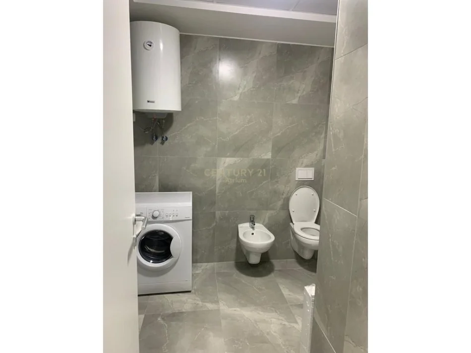 Tirane, jepet me qera apartament 2+1+Ballkon Kati 6, 98 m² 700 € (DON BOSKO)