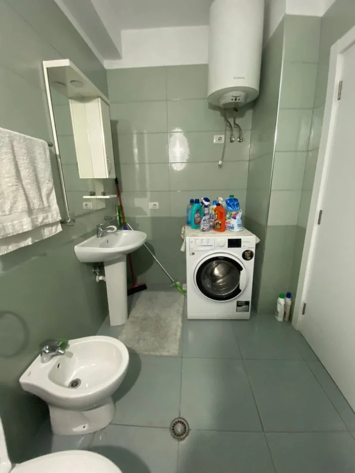 Durres, shitet apartament 3+1+2  164 m² 300.000 € (VOLLGA DURRES!)