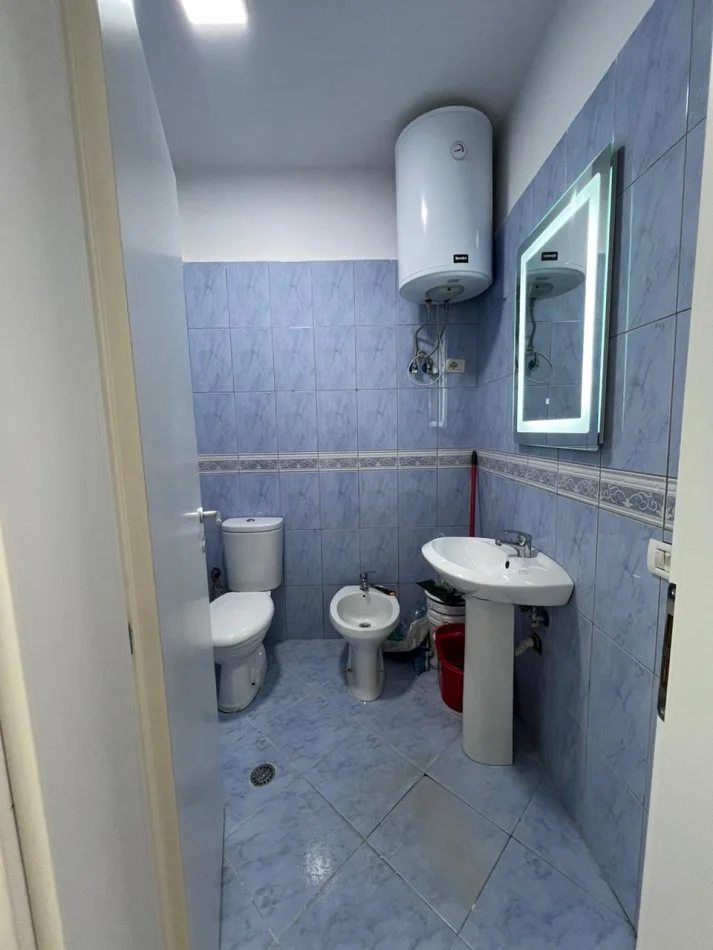 Tirane, shitet apartament 2+1 Kati 2, 77 m² 120.000 € (afer postes)
