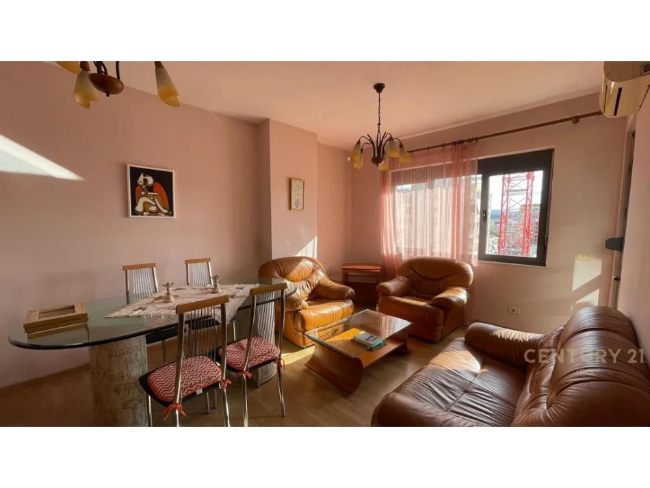 Tirane, jepet me qera apartament 1+1 Kati 9, 56 m² 500 € (9 katshet barrikada)