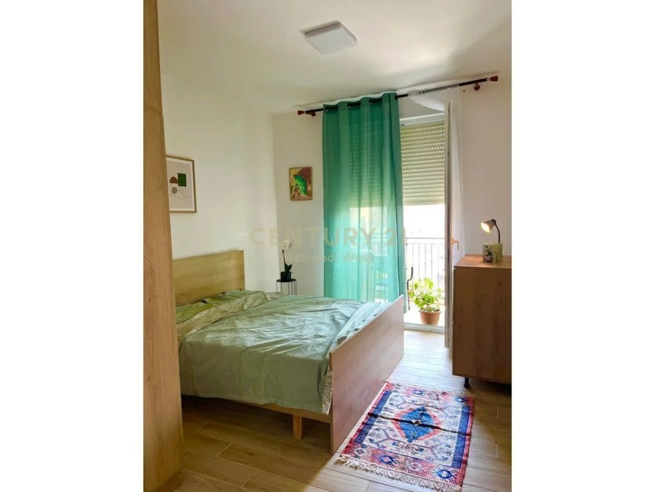 Tirane, jepet me qera apartament 1+1+Ballkon Kati 7, 65 m² 550 € (tregu elektrik)