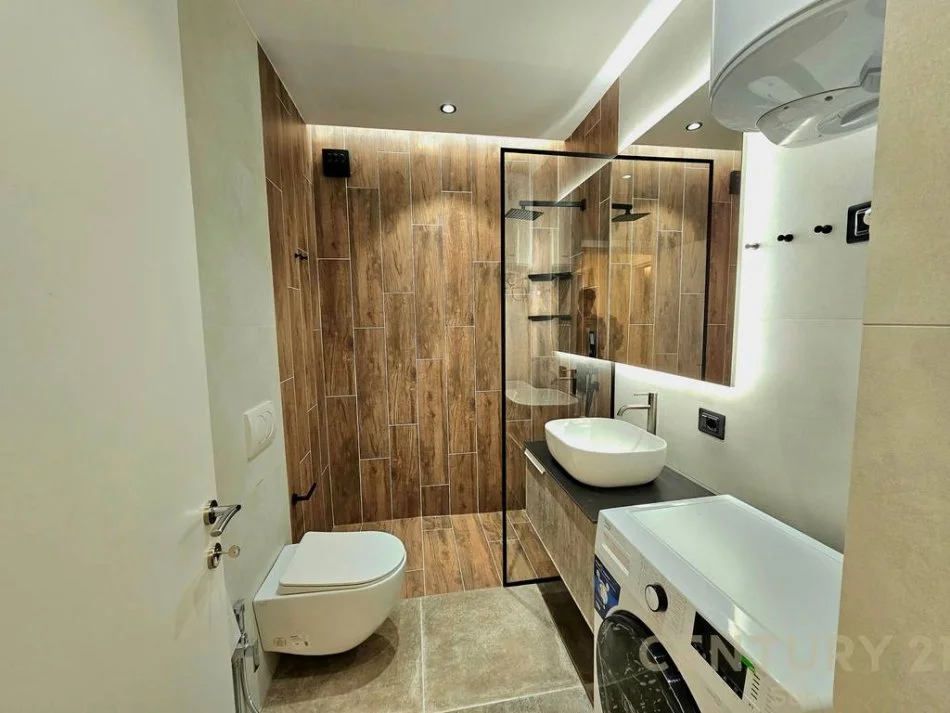 Tirane, jepet me qera apartament 1+1+Ballkon Kati 6, 500 € (Yzberisht)