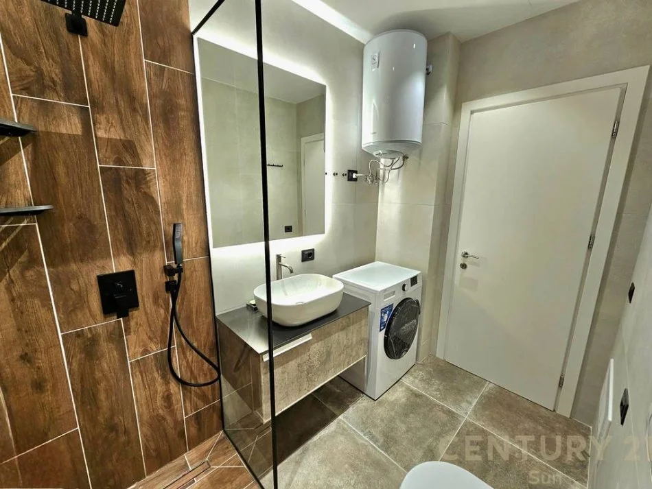 Tirane, jepet me qera apartament 1+1 Kati 6, 65 m² 500 € (yzberisht)