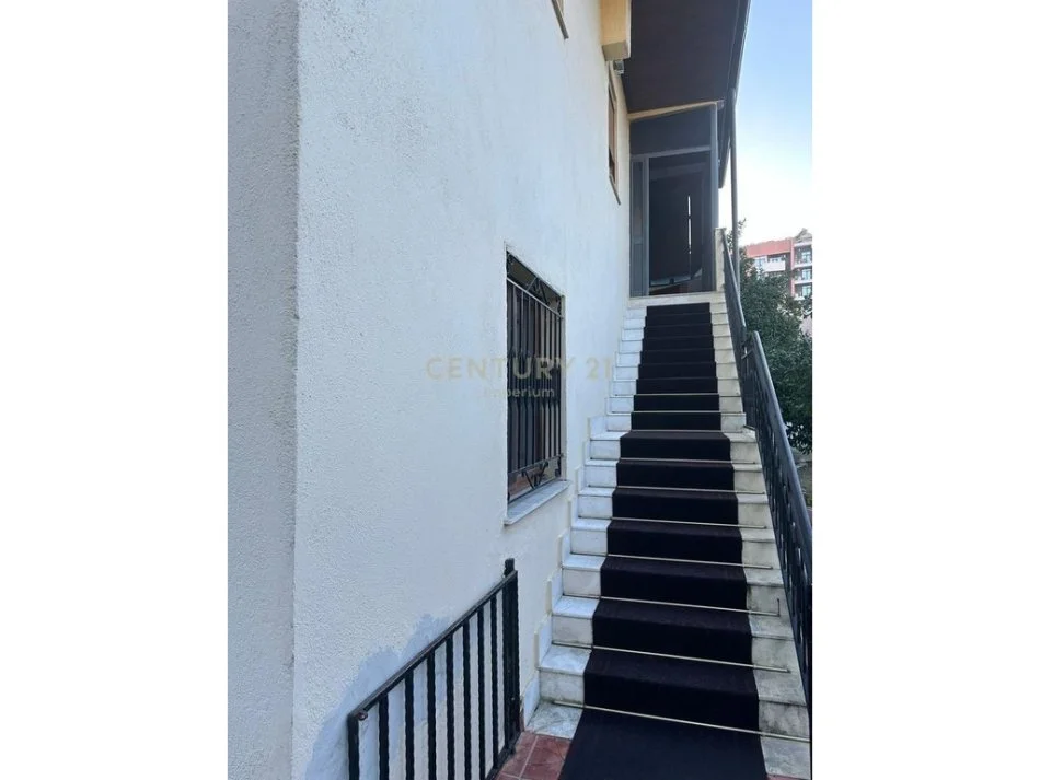 Tirane, jepet me qera apartament 2+1 Kati 2, 120 m² 450 € (prane fabrika e miellit)