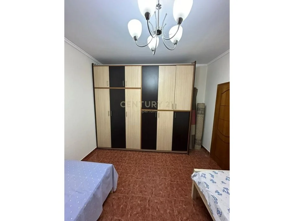 Tirane, jepet me qera apartament 2+1 Kati 2, 120 m² 450 € (prane fabrika e miellit)