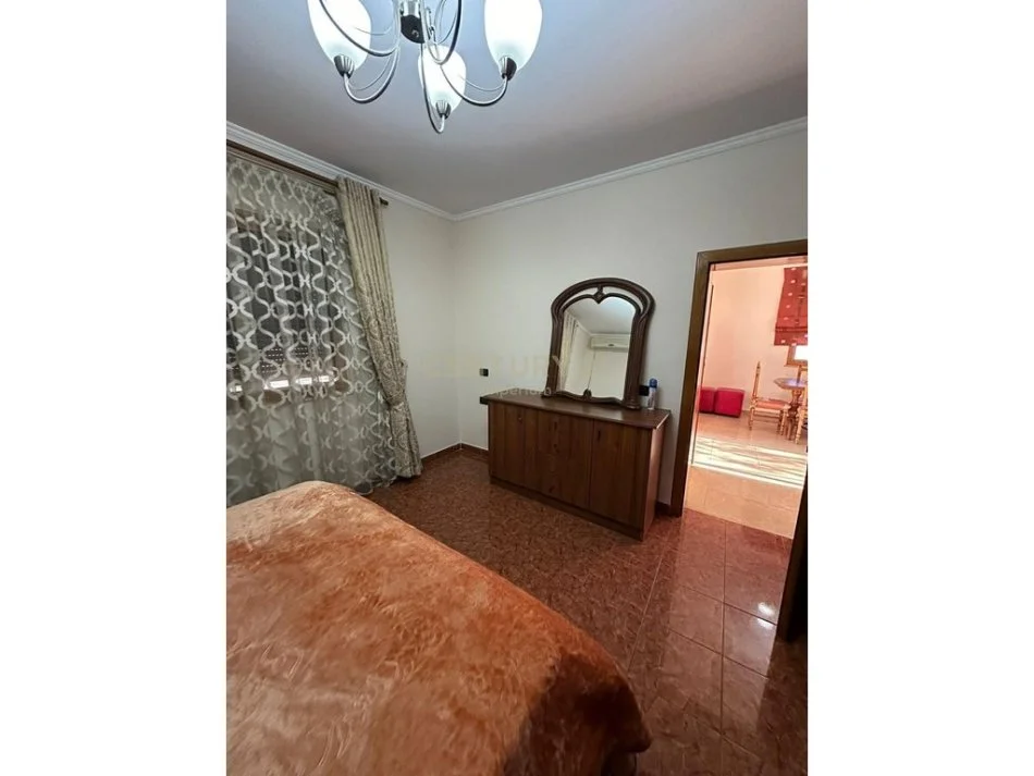 Tirane, jepet me qera apartament 2+1 Kati 2, 120 m² 450 € (prane fabrika e miellit)