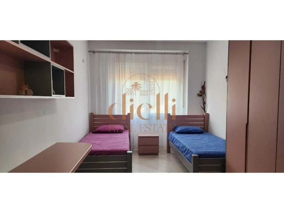 Tirane, jepet me qera apartament 2+1 Kati 4, 100 m² 650 € 