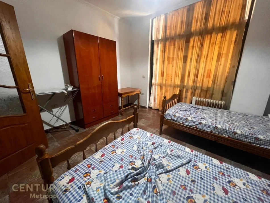 Tirane, jepet me qera apartament 2+1+Ballkon Kati 8, 96 m² 650 € (rruga e dibres prane gjimnazi partizani)