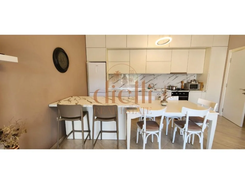 Tirane, jepet me qera apartament 2+1 Kati 4, 100 m² 650 € 