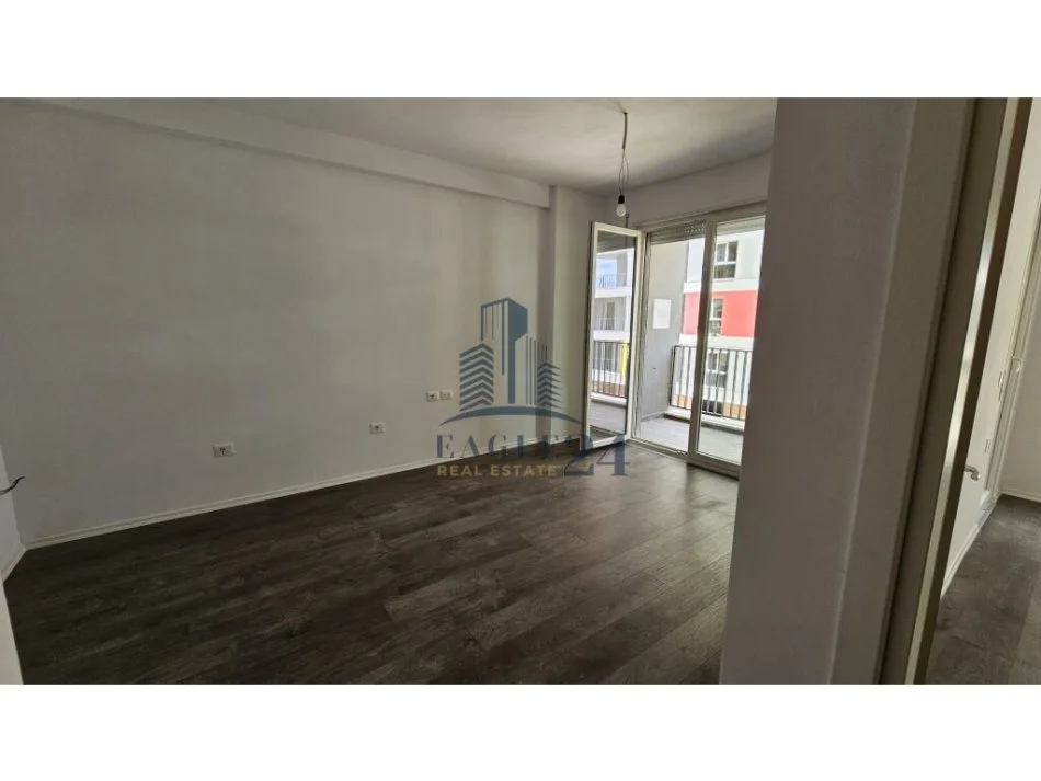 Tirane, shitet apartament 1+1+Aneks Kati 3, 71.000 € (univers city)