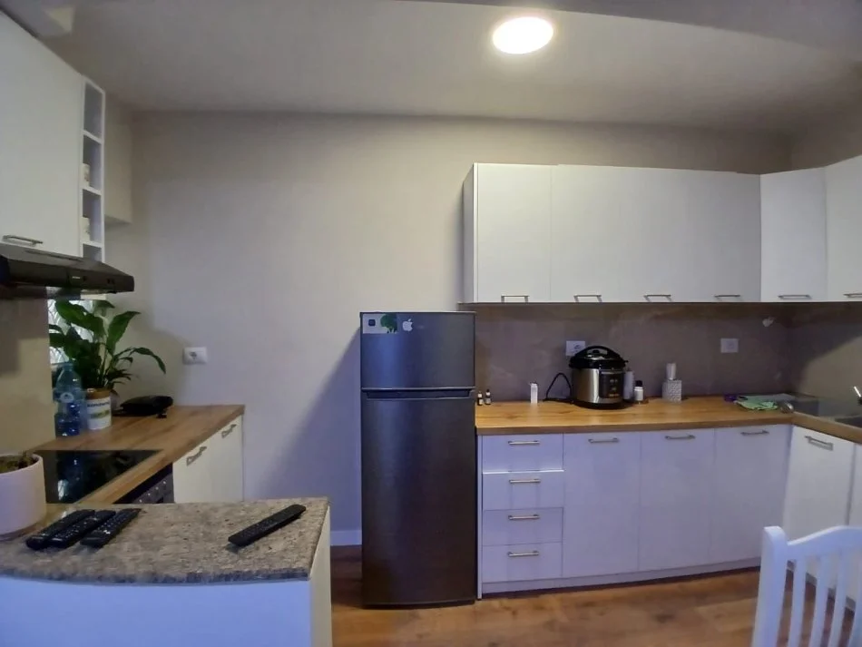 Tirane, jepet me qera apartament 1+1+Ballkon Kati 2, 60 m² 500 € (Zogu i Zi Rr.Muhamet Gjollesha)