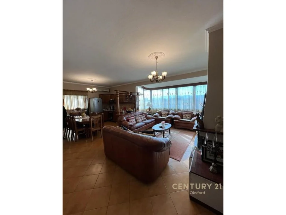 Tirane, shitet apartament 2+1+Ballkon Kati 6, 132 m² 180.000 € (prane rruges dritan hoxha)