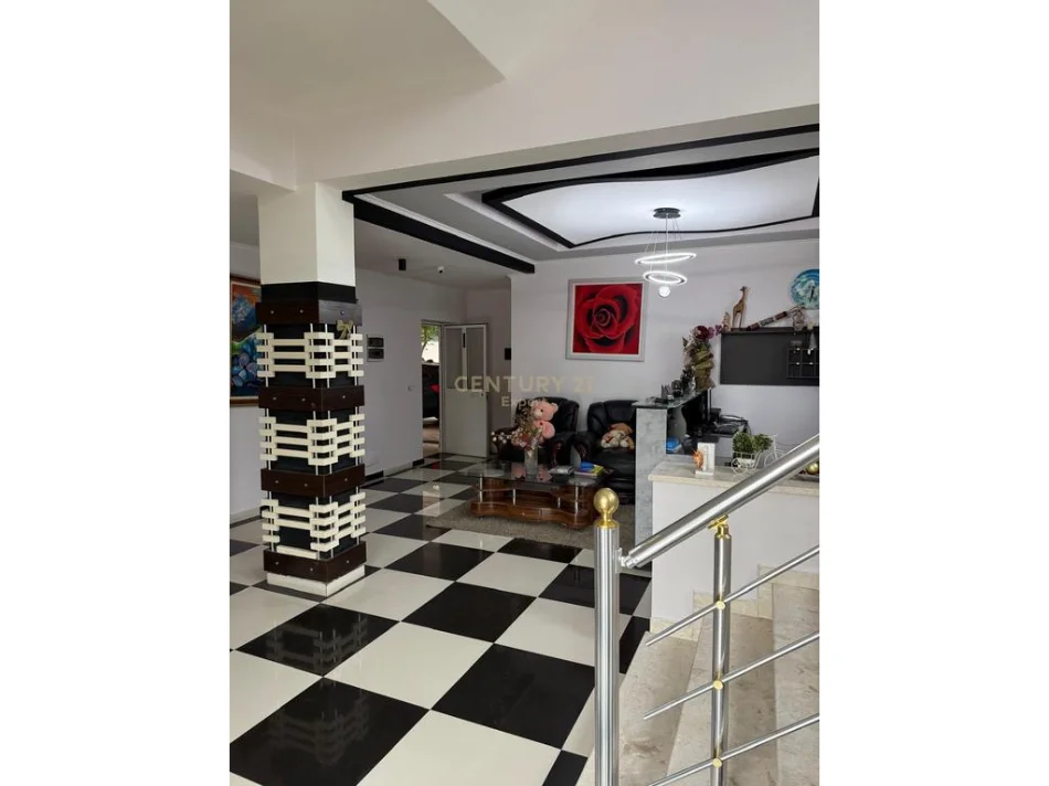 Tirane, shitet hotel Kati 1, 1.310 m² 2.000.000 € (Mullet)