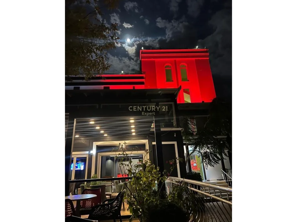 Tirane, shitet hotel Kati 1, 1.310 m² 2.000.000 € (Mullet)