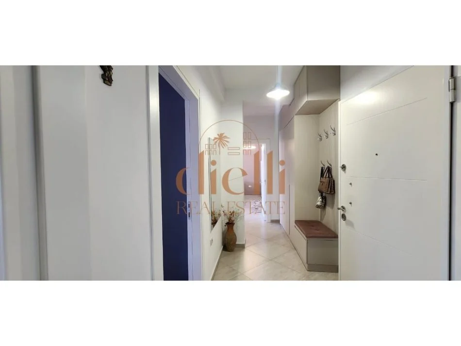 Tirane, jepet me qera apartament 2+1 Kati 4, 100 m² 650 € 