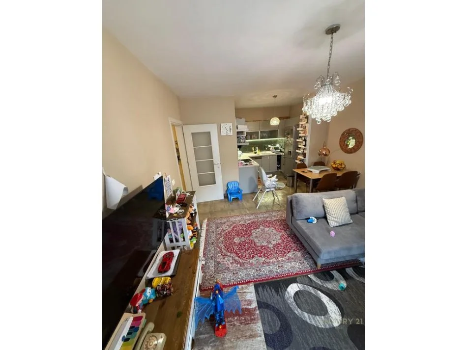 Tirane, jepet me qera apartament 2+1 Kati 3, 83 m² 600 € (ali demi)