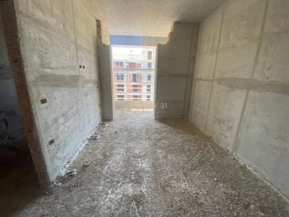 Tirane, shes apartament 1+1+Ballkon Kati 8, 71 m² 145.000 € (Ish Parku)