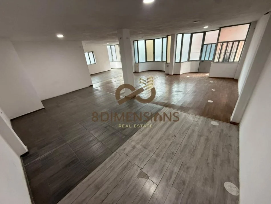 Tirane, jepet me qera zyre Kati 2, 170 m² 650 € (astir)