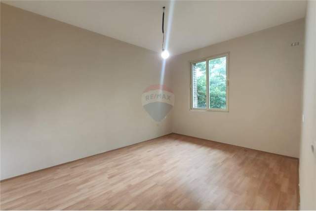 Tirane, jepet me qera apartament duplex 2+1+BLK Kati 1, 90 m² 500 Euro (Komun)