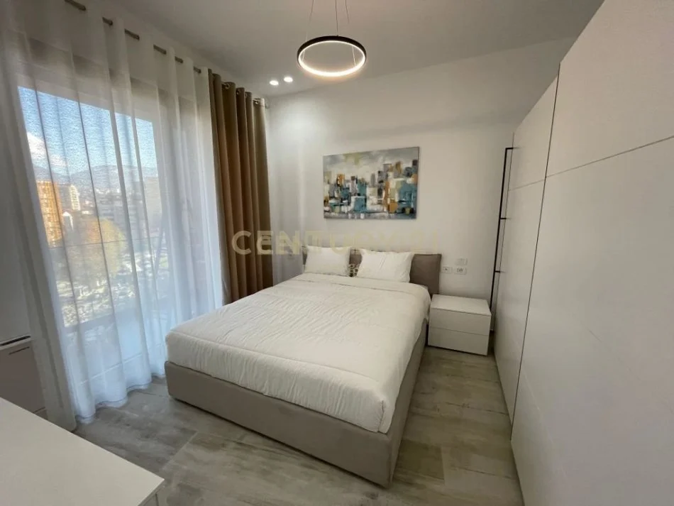Tirane, jepet me qera apartament 2+1+Ballkon Kati 4, 118 m² 1.300 € (Rruga Dritan Mezini)