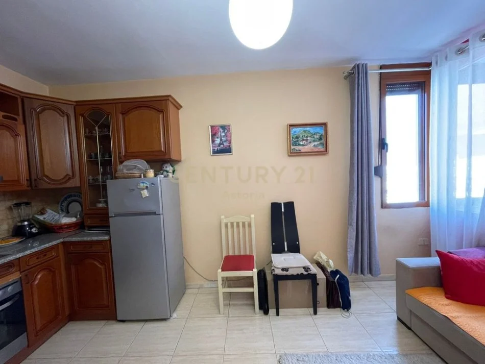 Tirane, jepet me qera apartament 1+1+Ballkon Kati 12, 64 m² 600 € (Rruga e Kavajes)