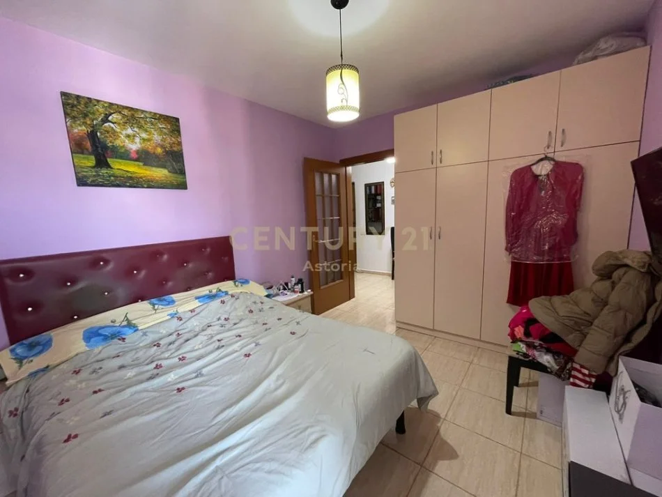 Tirane, jepet me qera apartament 1+1+Ballkon Kati 12, 64 m² 600 € (Rruga e Kavajes)