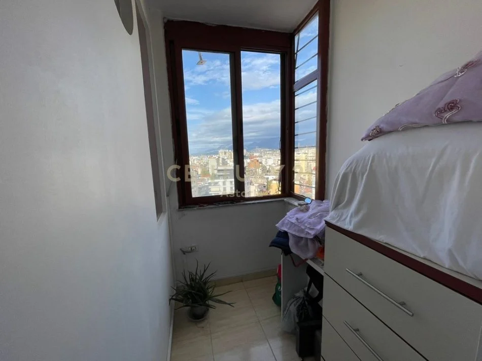 Tirane, jepet me qera apartament 1+1+Ballkon Kati 12, 64 m² 600 € (Rruga e Kavajes)