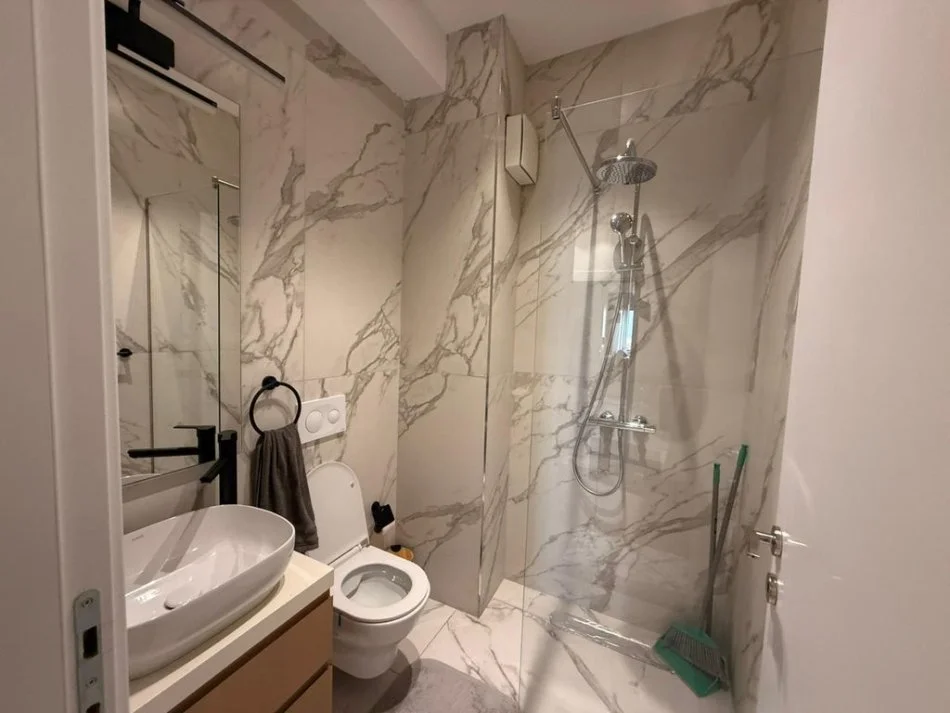 Tirane, shitet apartament duplex 2+1+Ballkon Kati 8, 132 m² 322.000 € (SHKOLLA E KUQE)