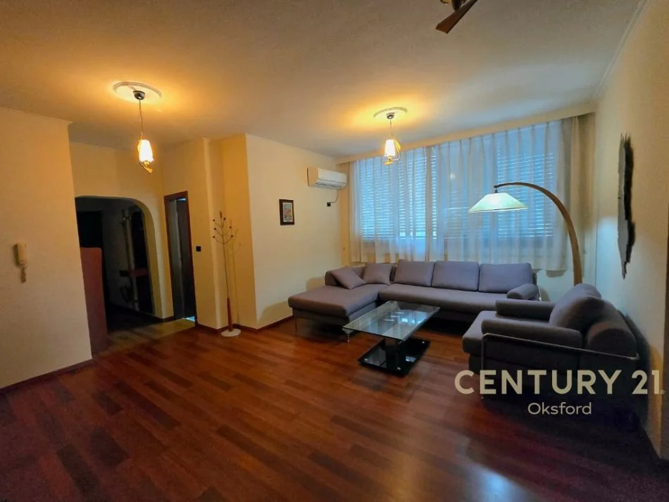 Tirane, jepet me qera apartament 2+1 Kati 7, 116 m² 1.300 € (Bllok)