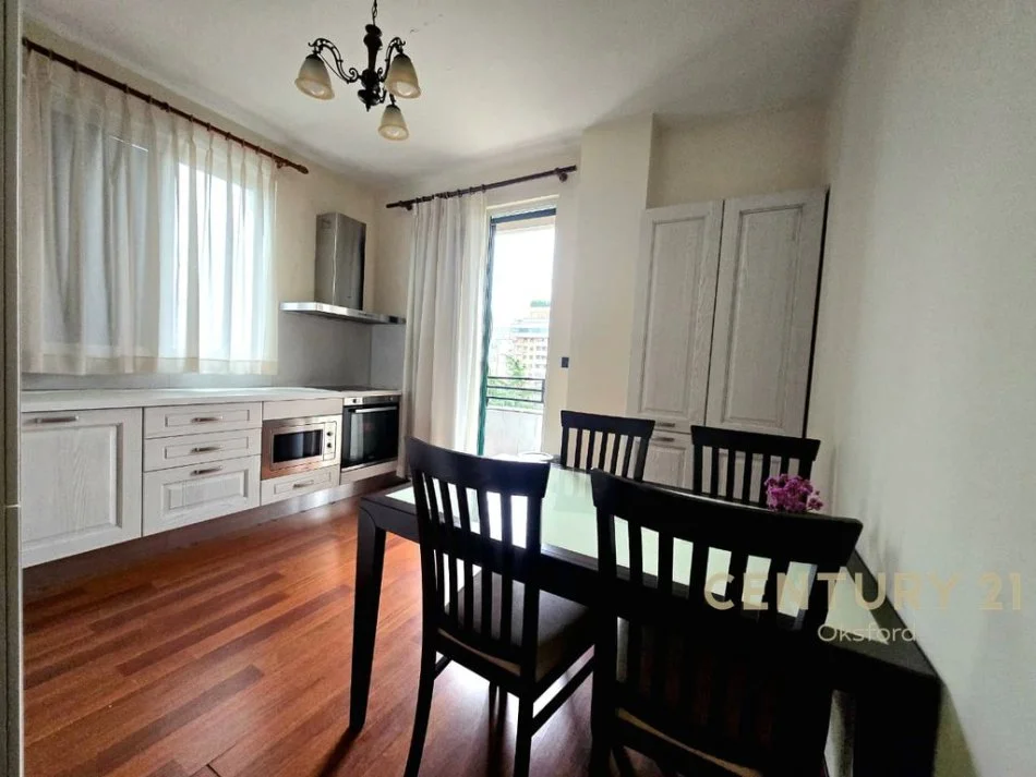 Tirane, jepet me qera apartament 2+1 Kati 7, 116 m² 1.300 € (Bllok)