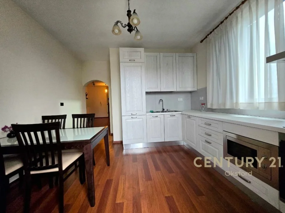 Tirane, jepet me qera apartament 2+1 Kati 7, 116 m² 1.300 € (Bllok)