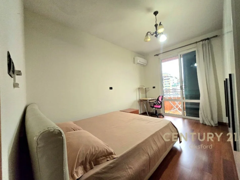 Tirane, jepet me qera apartament 2+1 Kati 7, 116 m² 1.300 € (Bllok)
