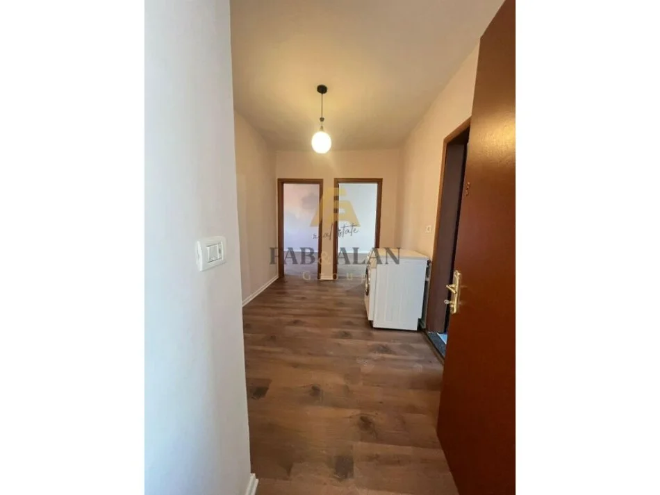 Shitet Apartament 1+1 Xhamllik